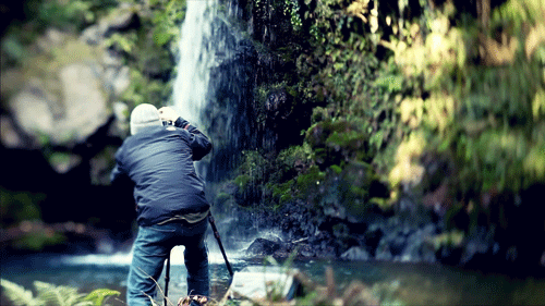 滝を撮るカメラマン