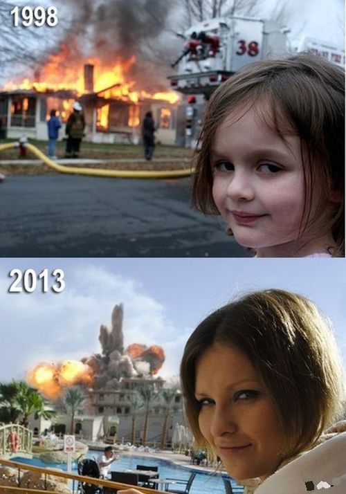 1998年に火事場で記念写真を撮った幼女が2013年にテーマパークの爆発で同じように記念撮影