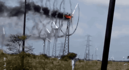 炎上する風力発電機